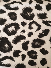 Load image into Gallery viewer, Lean White Leopard Capri
